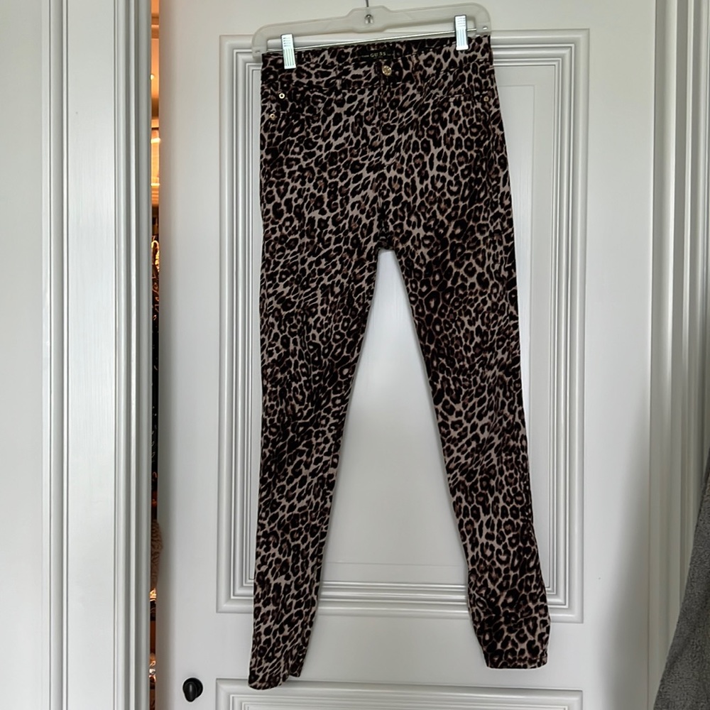 Guess 1981 Skinny Jeans in Leopard